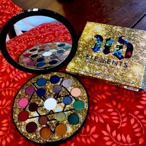 Urban Decay eyeshadow palette